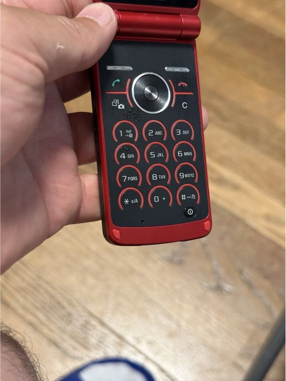 Sony Ericsson TM506 - Red ( T-Mobile ) Flip Phone ( Not Working ) No Power